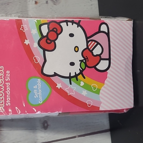 🆕️NWT Sanrio Hello Kitty Peace Sign Standard Size Reversible Cotton Pillowcase - Picture 4 of 11